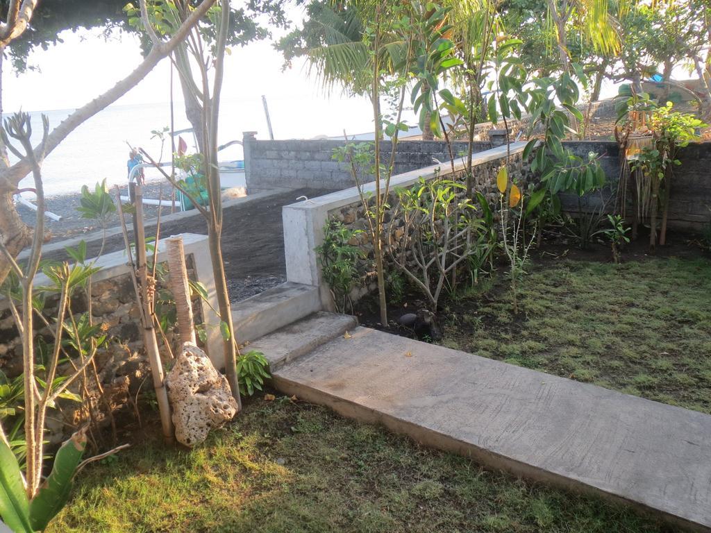 Amed Sari Beach Guesthouse Екстериор снимка