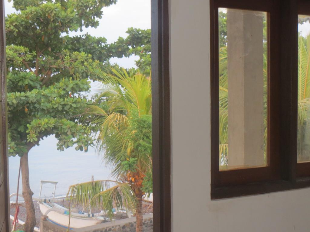 Amed Sari Beach Guesthouse Стая снимка