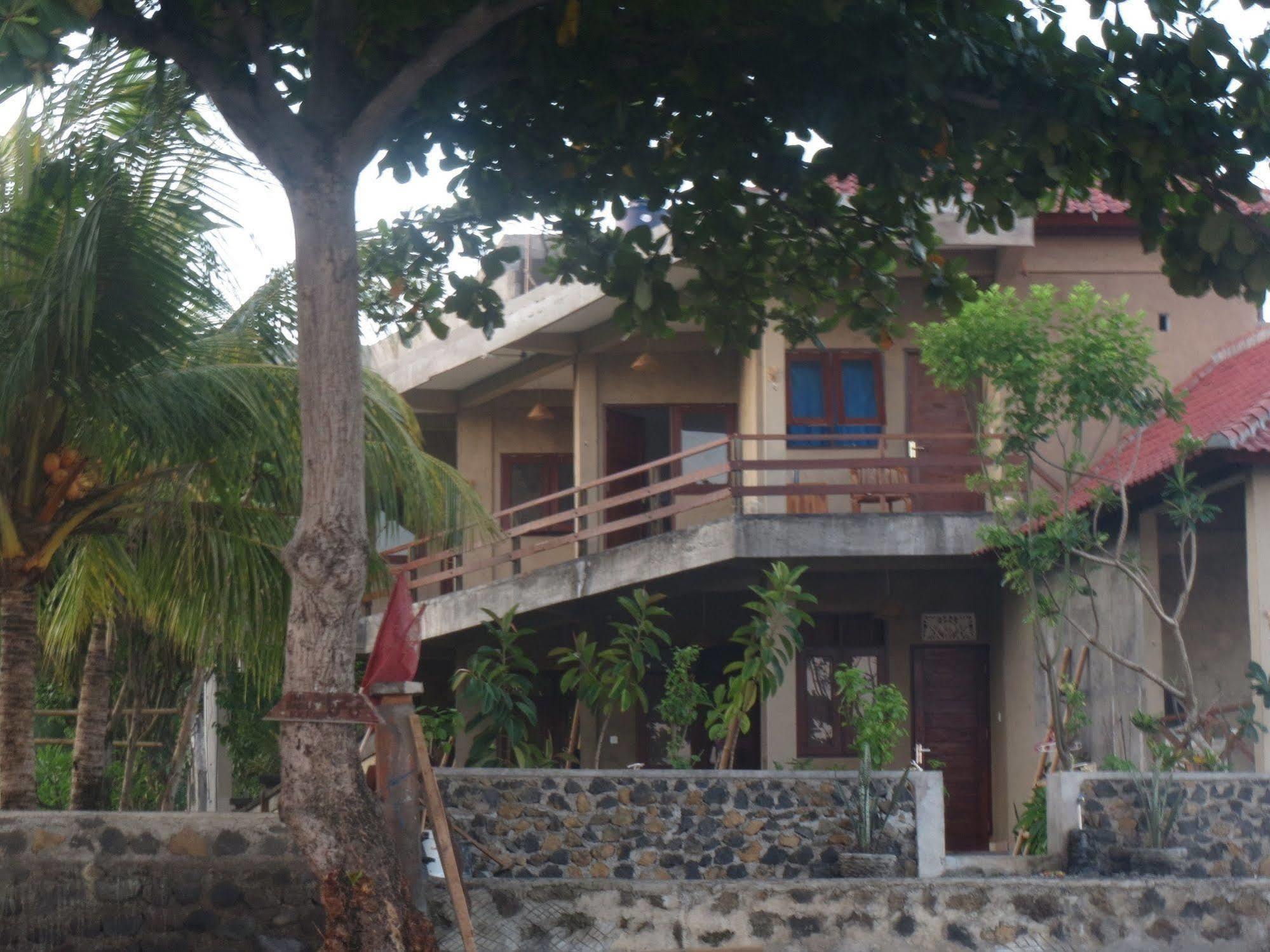 Amed Sari Beach Guesthouse Екстериор снимка